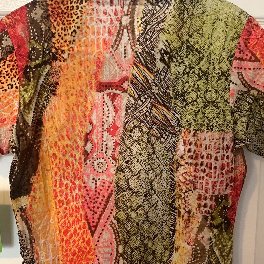 Multicolored scrub top - Picture 4 of 4